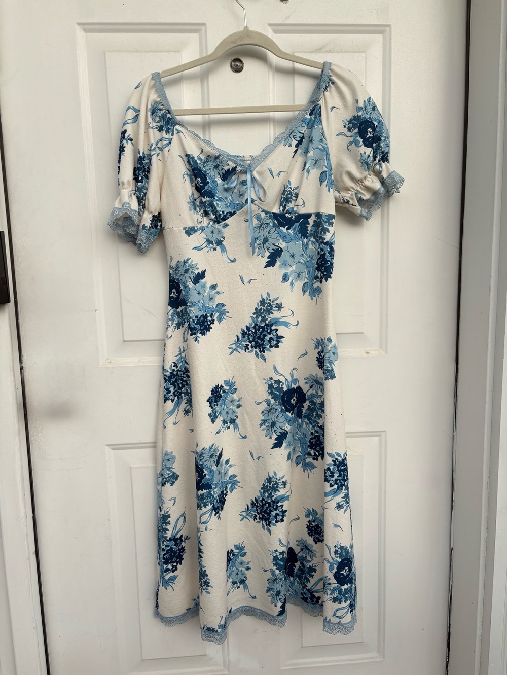 Cider Blue Floral Puff-Sleeve Midi Dress